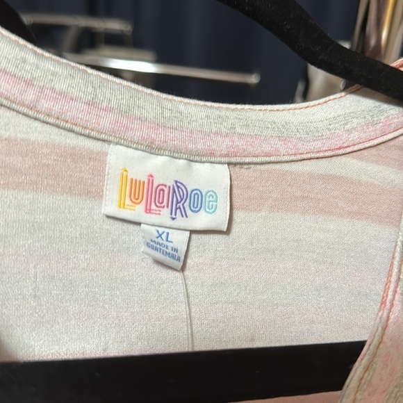 NWT LuLaRoe Layla Mandarin Split Collar Top Size XL - Picture 4 of 4